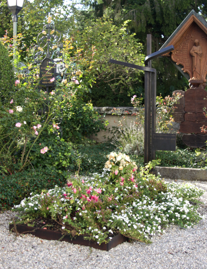 grabmal bronze geschmiedet