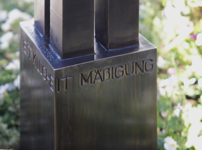 grabmal bronze geschmiedet